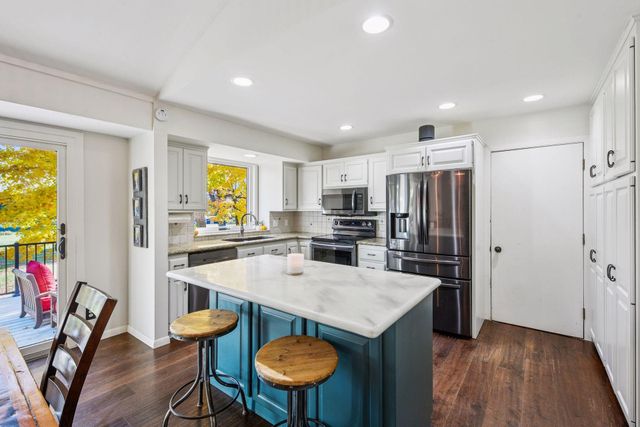 830 County Road 110 N, Mound, MN 55364