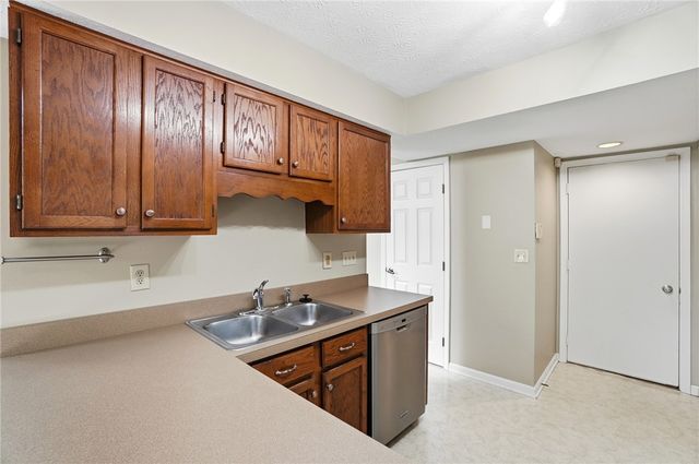 176 Queens Crossing 158, Washington Twp, OH 45458