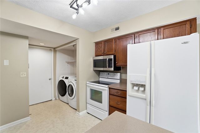 176 Queens Crossing 158, Washington Twp, OH 45458