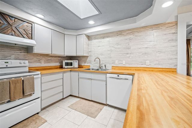 10135 NW 25TH PLACE, Gainesville, FL 32606