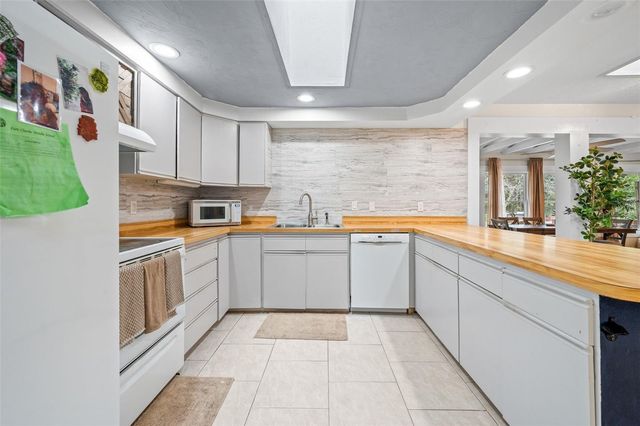 10135 NW 25TH PLACE, Gainesville, FL 32606