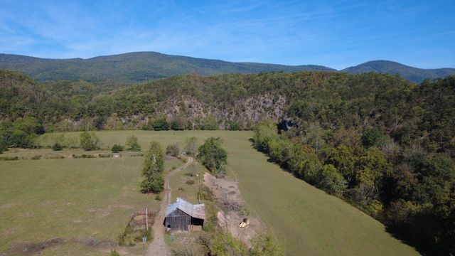 6402 Potts Creek RD, Covington, VA 24426