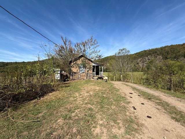 6402 Potts Creek RD, Covington, VA 24426