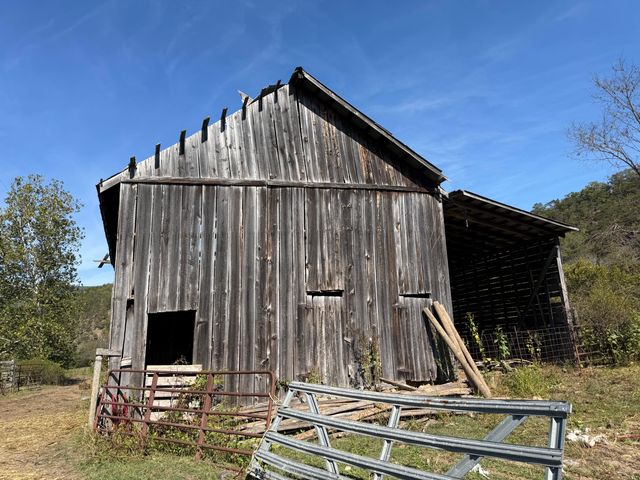 6402 Potts Creek RD, Covington, VA 24426