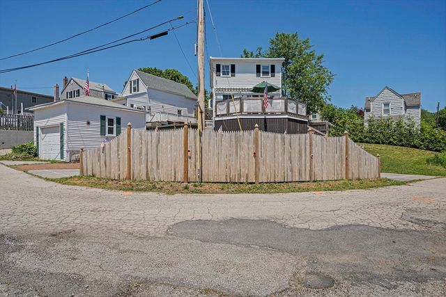 16 Pequot Rd, Weymouth, MA 02191