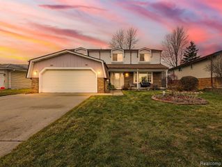38131 Chatham Court, Sterling Heights, MI 48310