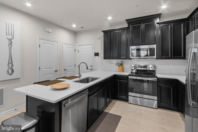 10521 JIM LOVELL LN, Lanham, MD 20706