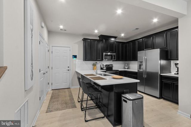 10521 JIM LOVELL LN, Lanham, MD 20706