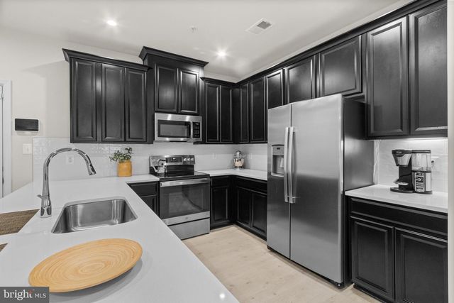 10521 JIM LOVELL LN, Lanham, MD 20706