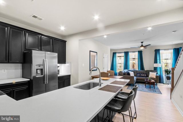 10521 JIM LOVELL LN, Lanham, MD 20706