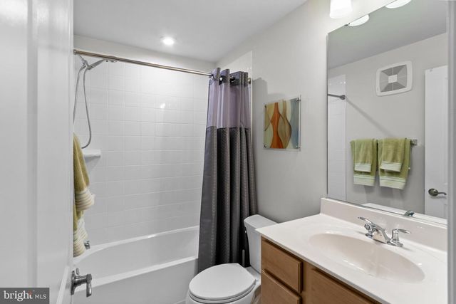 10521 JIM LOVELL LN, Lanham, MD 20706