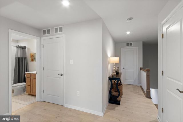 10521 JIM LOVELL LN, Lanham, MD 20706