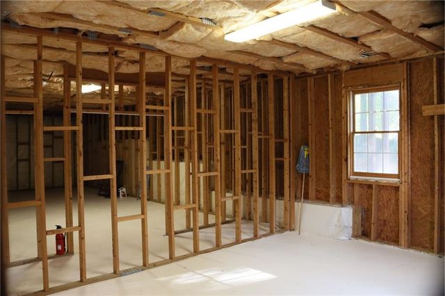 912 Tanners Point Drive, Lawrenceville, GA 30044