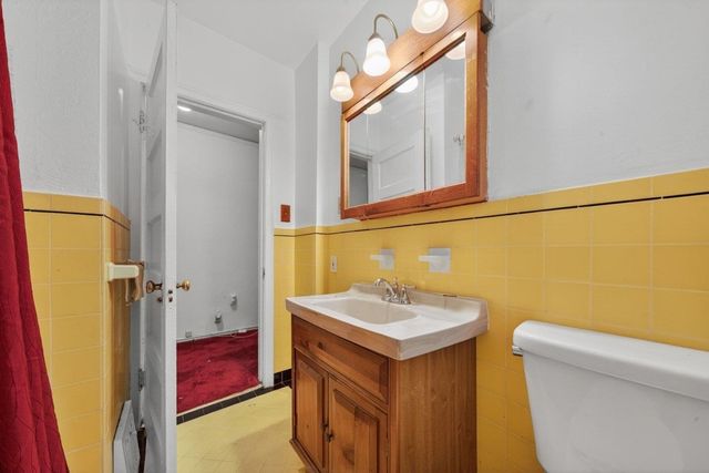 3400 3400 Mirasol Ave, Oakland, CA 94605