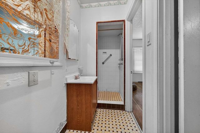 3400 3400 Mirasol Ave, Oakland, CA 94605