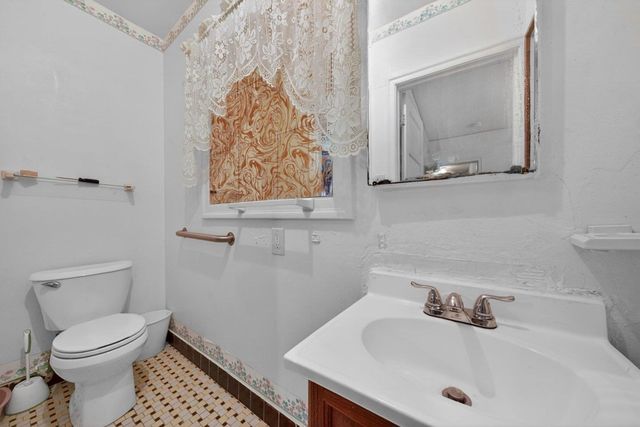 3400 3400 Mirasol Ave, Oakland, CA 94605