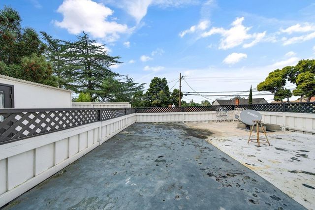 3400 3400 Mirasol Ave, Oakland, CA 94605