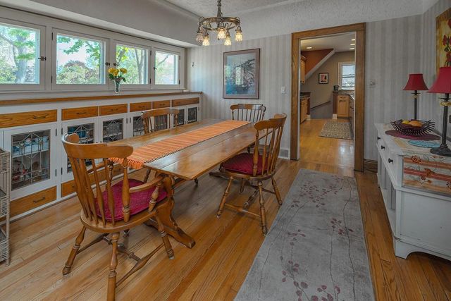 5074 N Hollywood AVENUE, Whitefish Bay, WI 53217