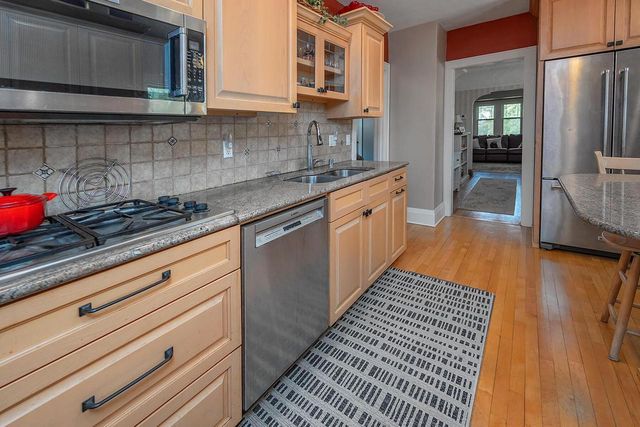5074 N Hollywood AVENUE, Whitefish Bay, WI 53217