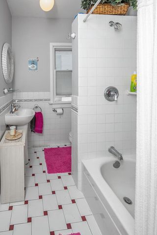 5074 N Hollywood AVENUE, Whitefish Bay, WI 53217