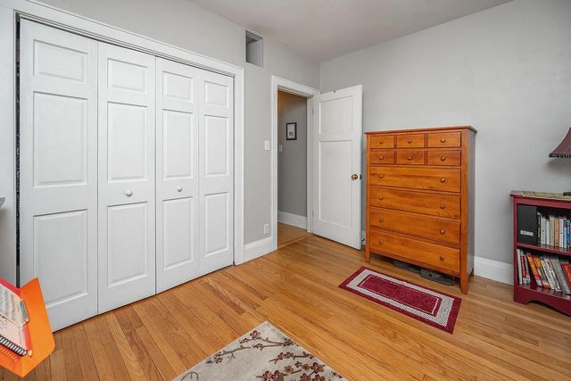 5074 N Hollywood AVENUE, Whitefish Bay, WI 53217
