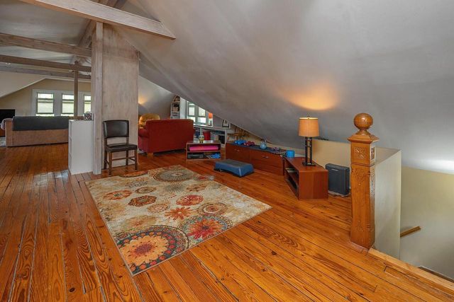 5074 N Hollywood AVENUE, Whitefish Bay, WI 53217
