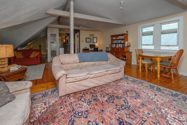 5074 N Hollywood AVENUE, Whitefish Bay, WI 53217