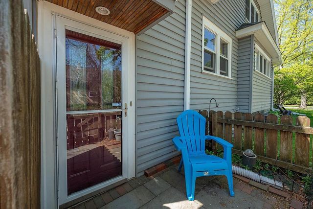 5074 N Hollywood AVENUE, Whitefish Bay, WI 53217