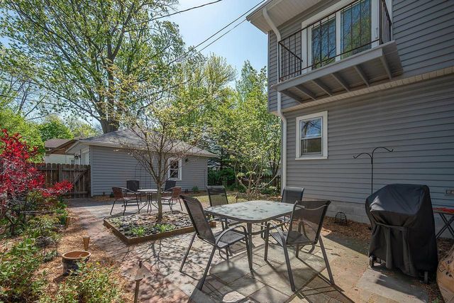 5074 N Hollywood AVENUE, Whitefish Bay, WI 53217