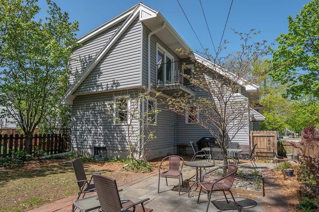5074 N Hollywood AVENUE, Whitefish Bay, WI 53217