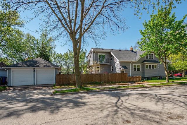 5074 N Hollywood AVENUE, Whitefish Bay, WI 53217