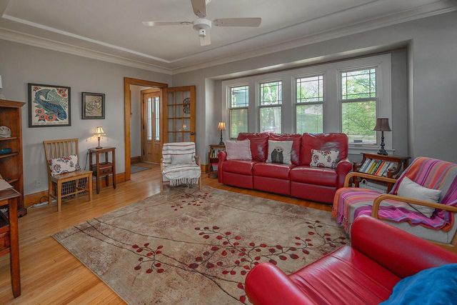 5074 N Hollywood AVENUE, Whitefish Bay, WI 53217