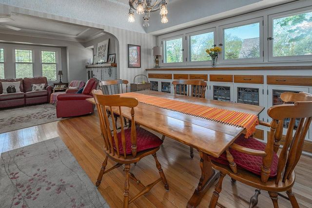 5074 N Hollywood AVENUE, Whitefish Bay, WI 53217