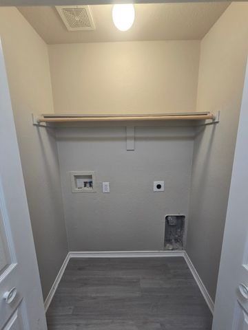 137 Cliff Heights Circle, Dallas, TX 75241