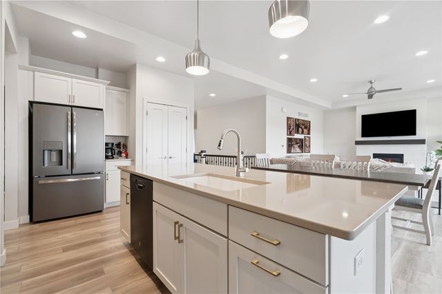 206 Ridgeway Dr, Tiffin, IA 52340