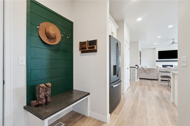 206 Ridgeway Dr, Tiffin, IA 52340