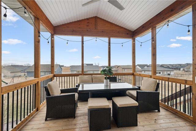 206 Ridgeway Dr, Tiffin, IA 52340