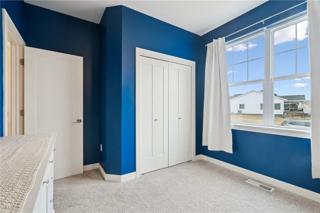 206 Ridgeway Dr, Tiffin, IA 52340