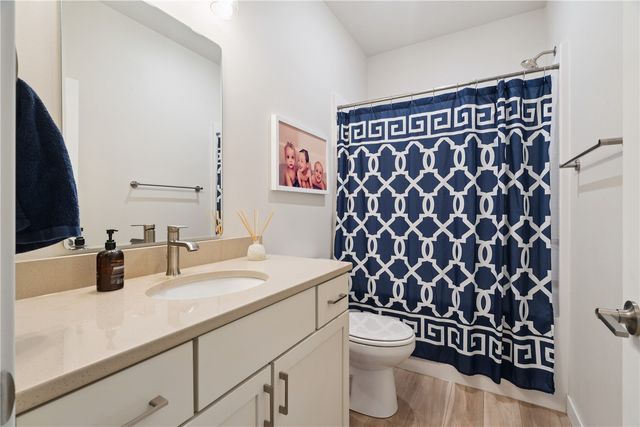 206 Ridgeway Dr, Tiffin, IA 52340