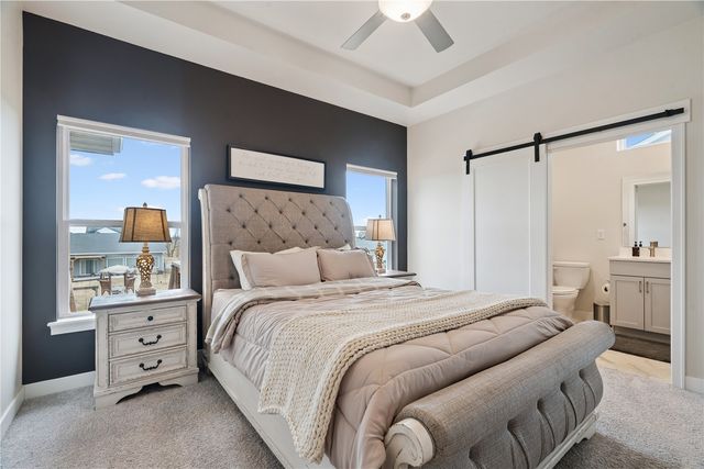 206 Ridgeway Dr, Tiffin, IA 52340