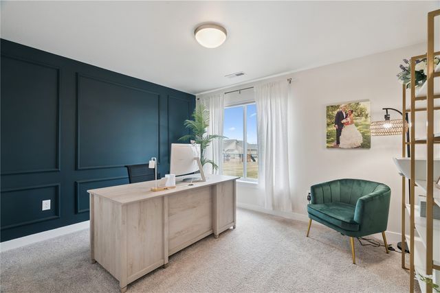 206 Ridgeway Dr, Tiffin, IA 52340