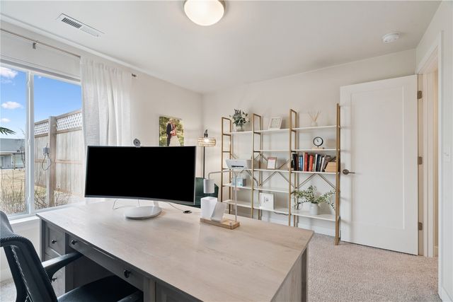 206 Ridgeway Dr, Tiffin, IA 52340