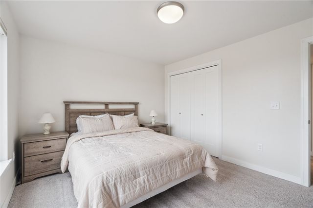 206 Ridgeway Dr, Tiffin, IA 52340