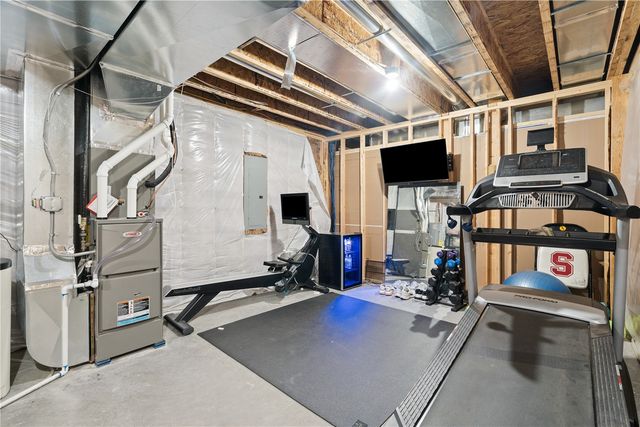 206 Ridgeway Dr, Tiffin, IA 52340