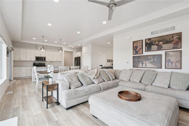 206 Ridgeway Dr, Tiffin, IA 52340