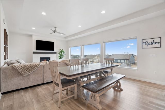 206 Ridgeway Dr, Tiffin, IA 52340