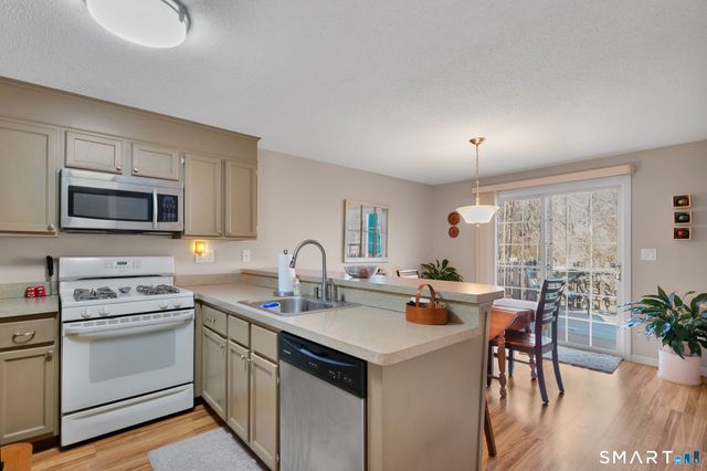 62 Schoolhouse Crossing 62, Wethersfield, CT 06109