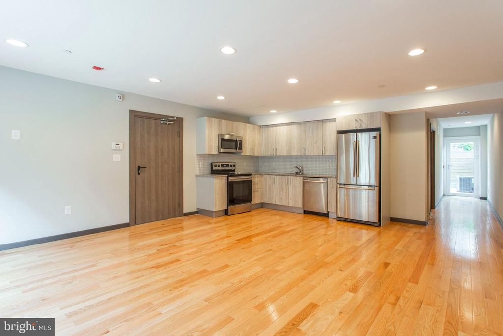 2541 MONTROSE ST, PHILADELPHIA, PA 19146 — photo 2