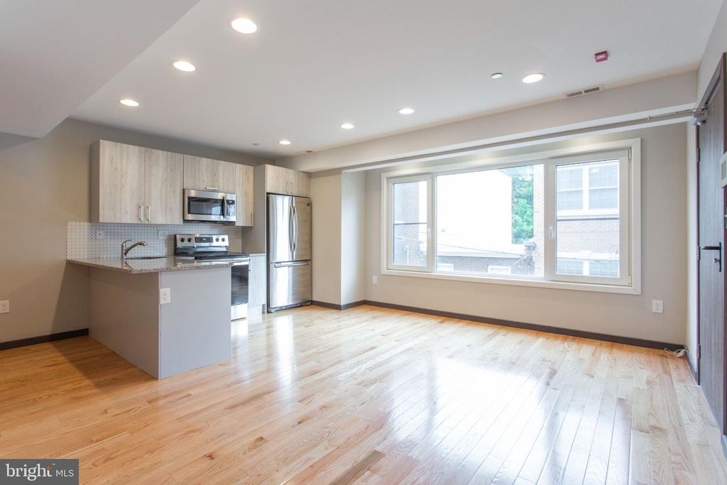 2541 MONTROSE ST, PHILADELPHIA, PA 19146 — photo 3