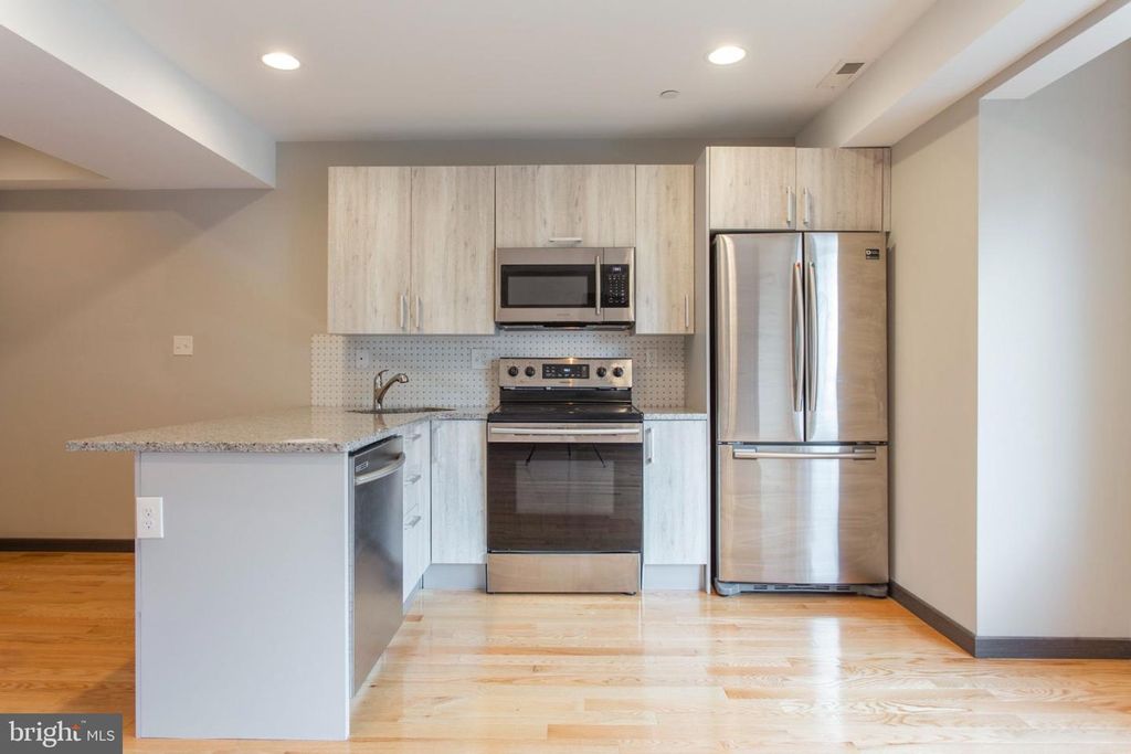 2541 MONTROSE ST, PHILADELPHIA, PA 19146 — photo 4